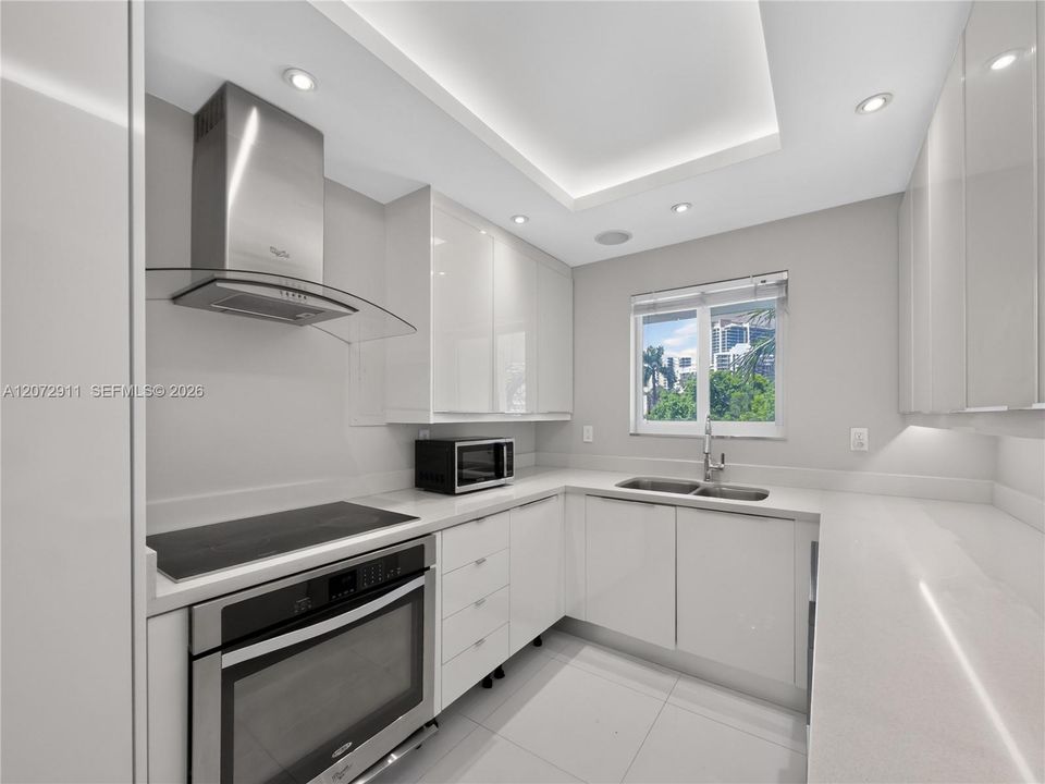 For Sale: $864,000 (2 beds, 1 baths, 1060 Square Feet)