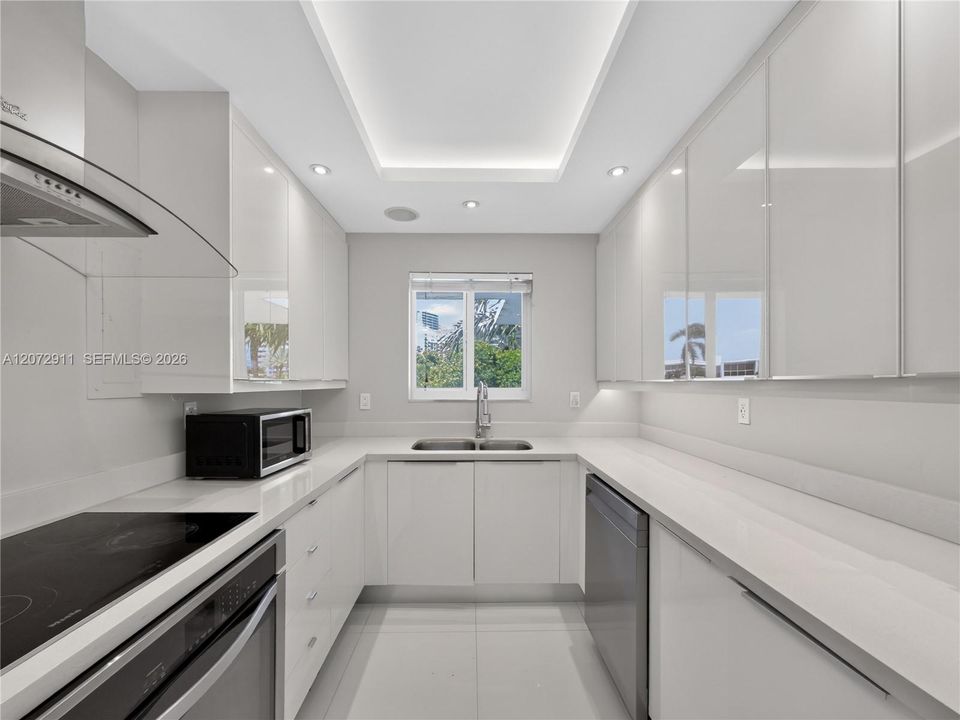 For Sale: $864,000 (2 beds, 1 baths, 1060 Square Feet)