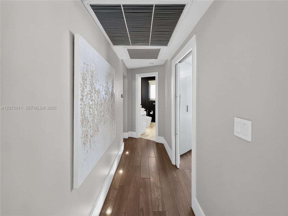 For Sale: $864,000 (2 beds, 1 baths, 1060 Square Feet)