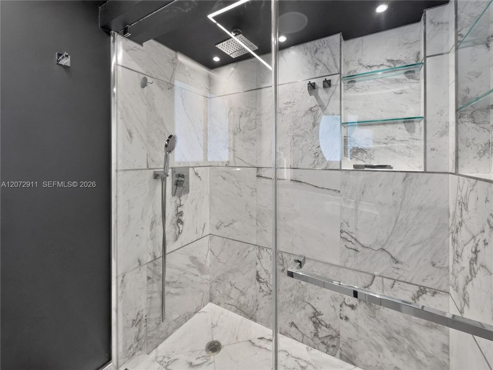 For Sale: $864,000 (2 beds, 1 baths, 1060 Square Feet)
