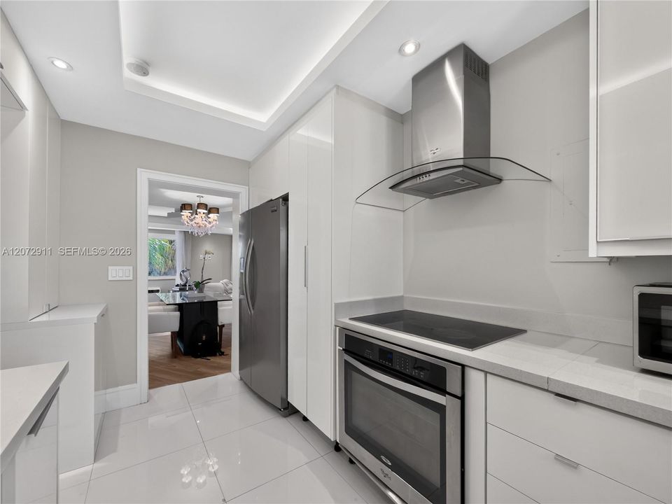 For Sale: $864,000 (2 beds, 1 baths, 1060 Square Feet)