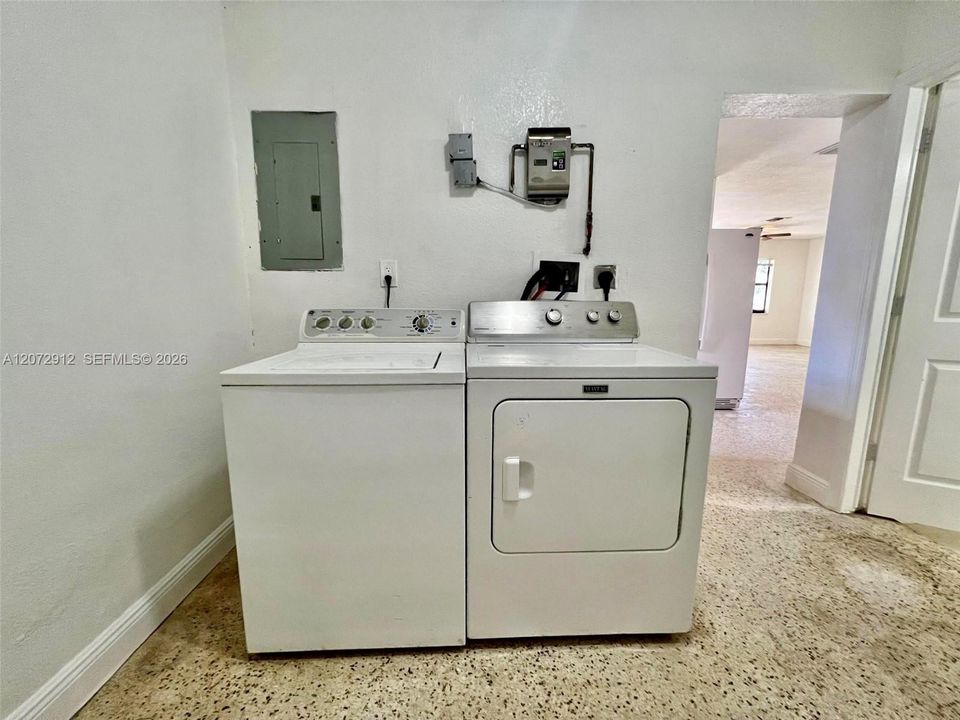 En Renta: $3,350 (4 camas, 3 baños, 1384 Pies cuadrados)