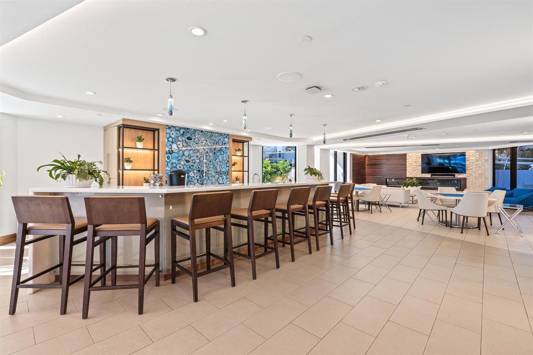 CLUBROOM