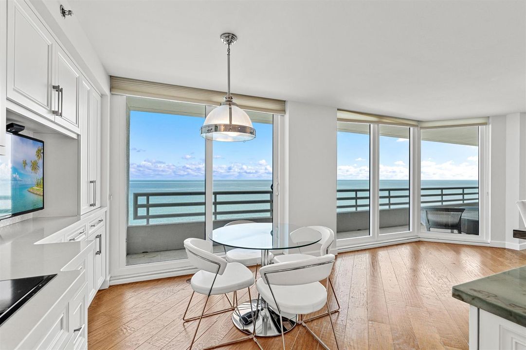 BREAKFAST NOOK