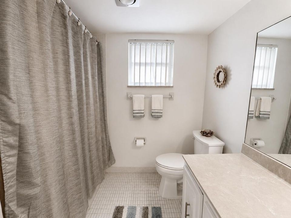 27 Colonial Club Dr 105 Primary Suite Ki