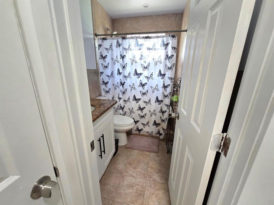 Guest Bath 1