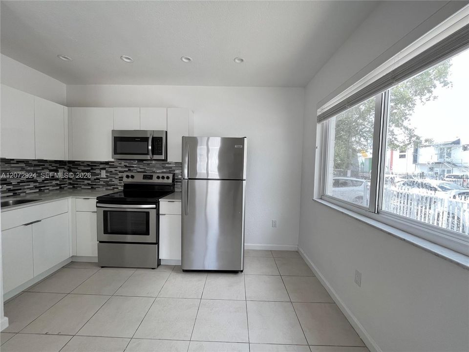 For Rent: $1,800 (1 beds, 1 baths, 600 Square Feet)