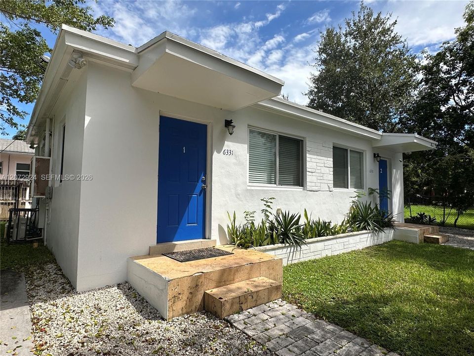 For Rent: $1,800 (1 beds, 1 baths, 600 Square Feet)
