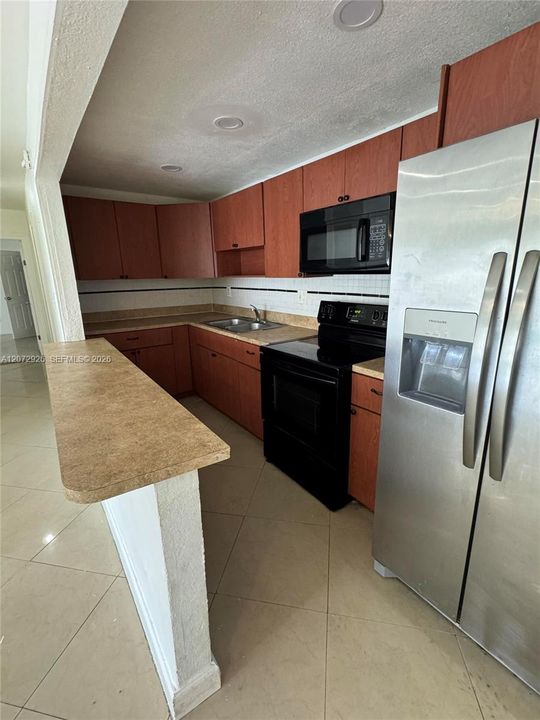 На продажу: $285,000 (2 спален, 2 ванн, 1060 Квадратных фут)