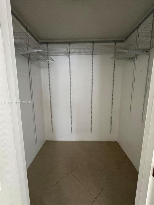 На продажу: $285,000 (2 спален, 2 ванн, 1060 Квадратных фут)