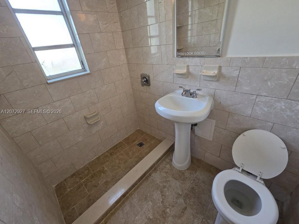 В аренду: $1,650 (0 спален, 1 ванн, 500 Квадратных фут)