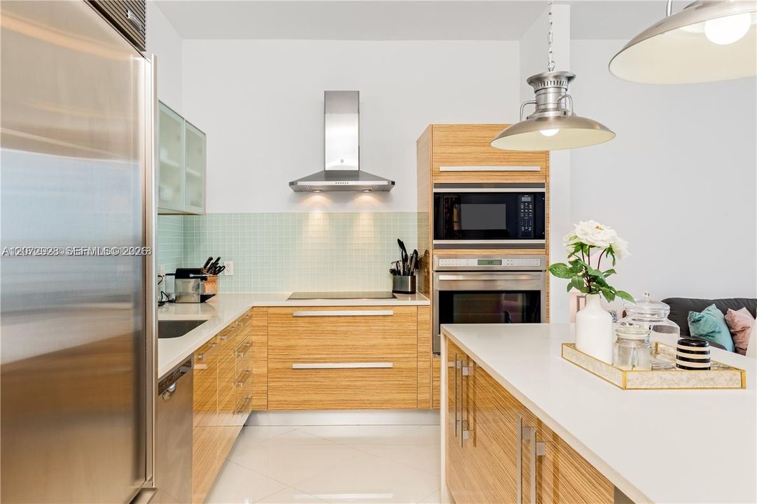 В аренду: $6,200 (2 спален, 2 ванн, 1128 Квадратных фут)