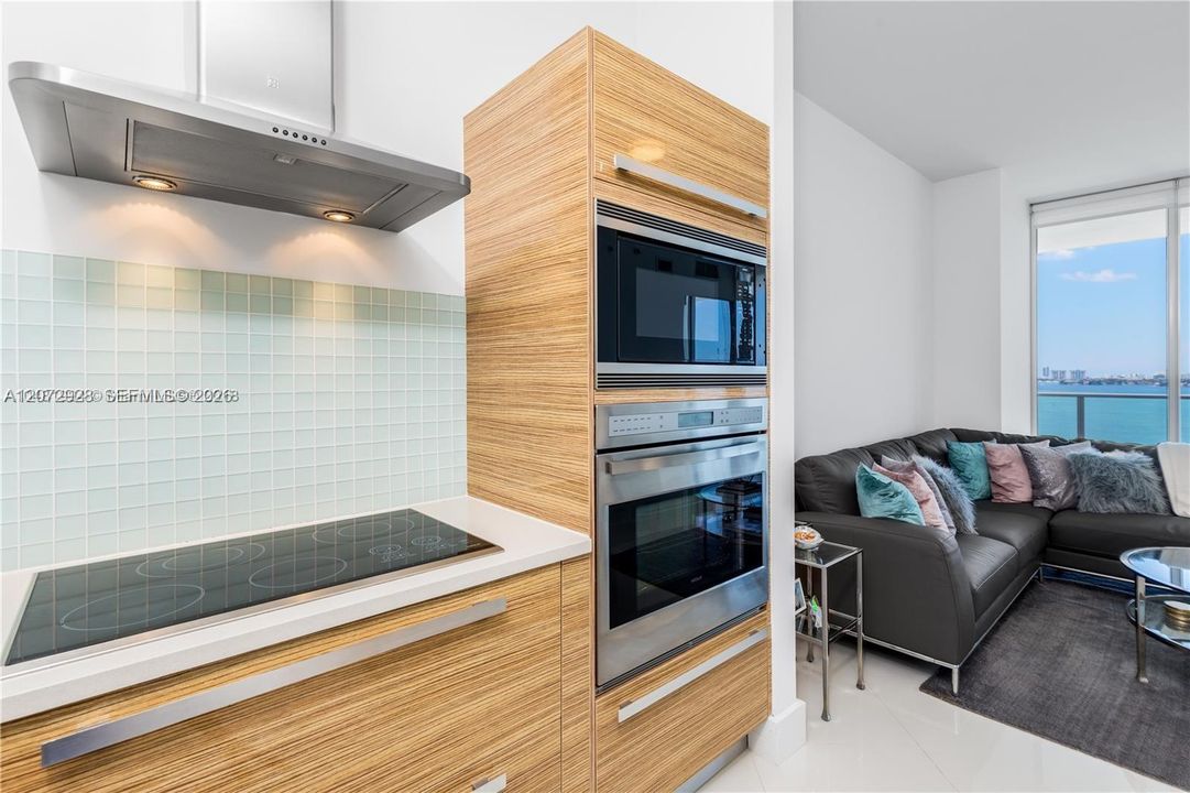 В аренду: $6,200 (2 спален, 2 ванн, 1128 Квадратных фут)