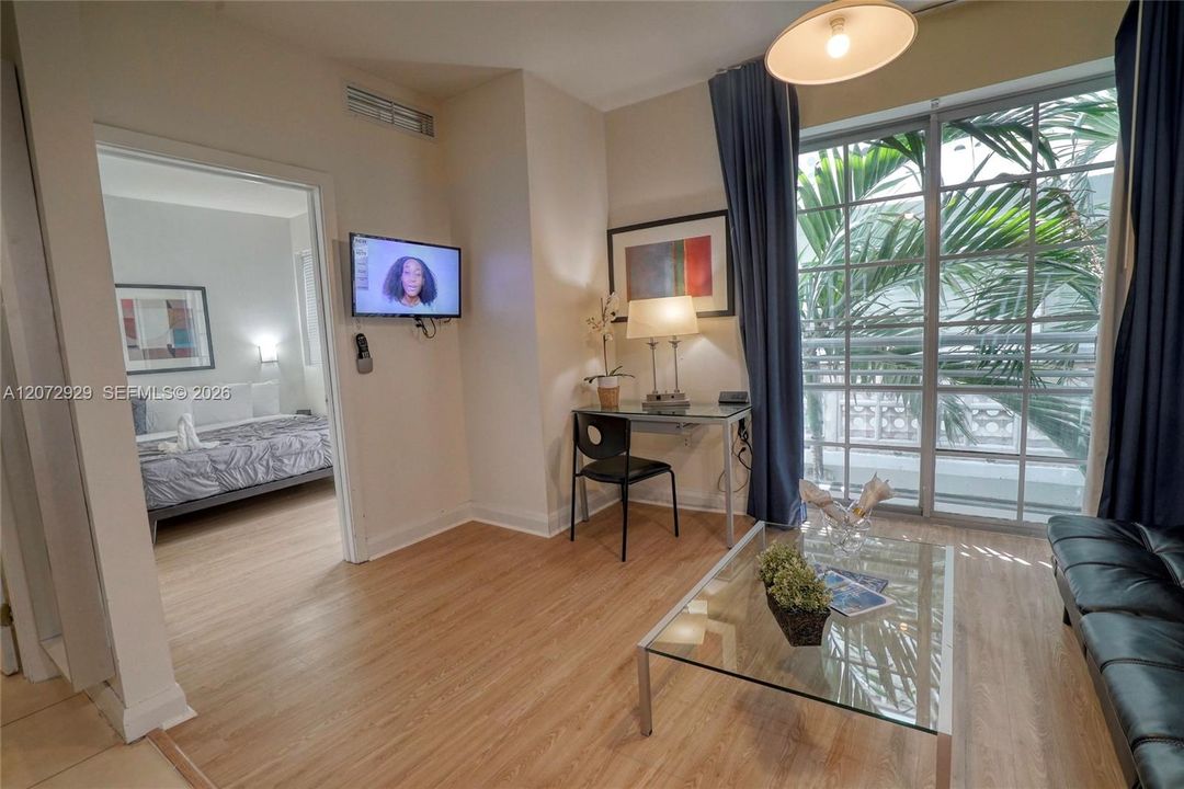 For Sale: $285,000 (1 beds, 1 baths, 395 Square Feet)