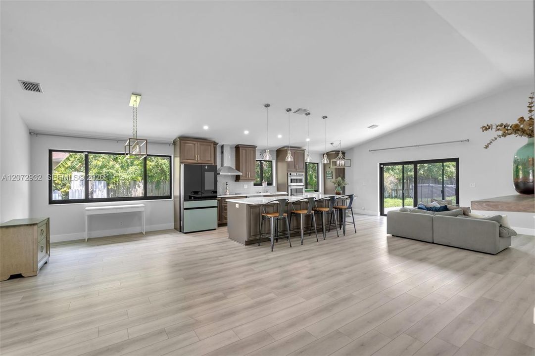 For Rent: $4,500 (4 beds, 2 baths, 1844 Square Feet)