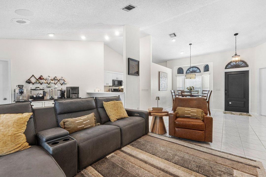 011-12842MeadowbendDrive-Wellington-FL-3