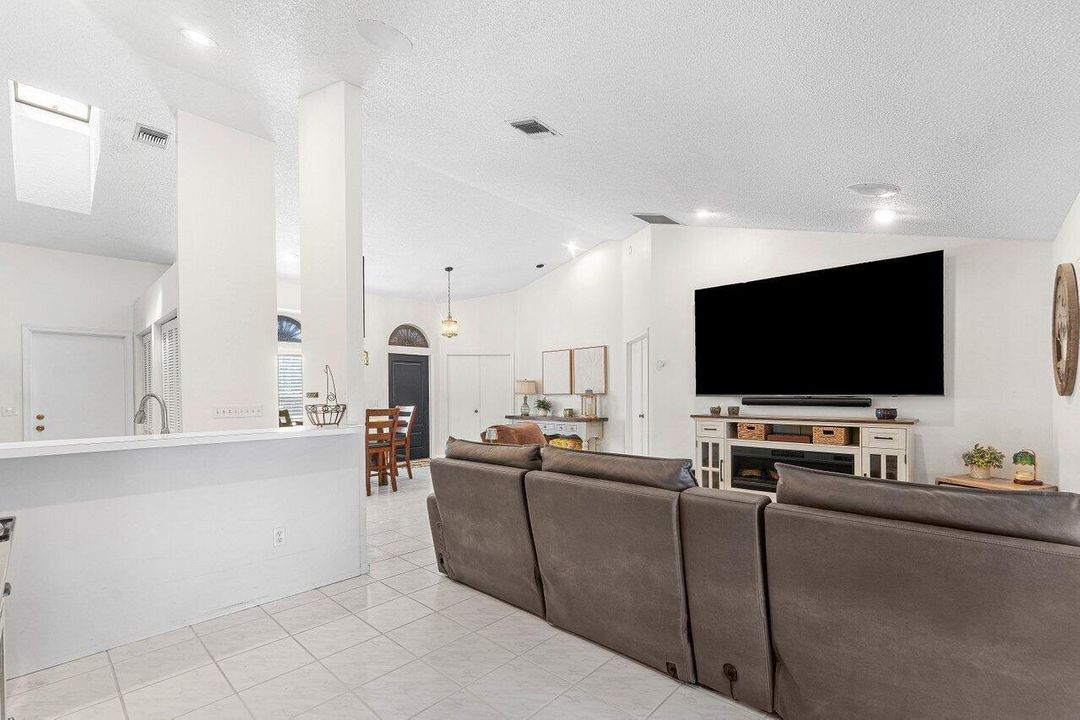 010-12842MeadowbendDrive-Wellington-FL-3