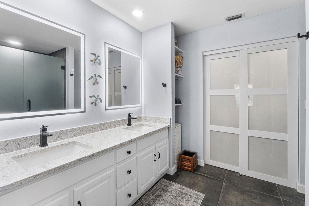 Master restroom