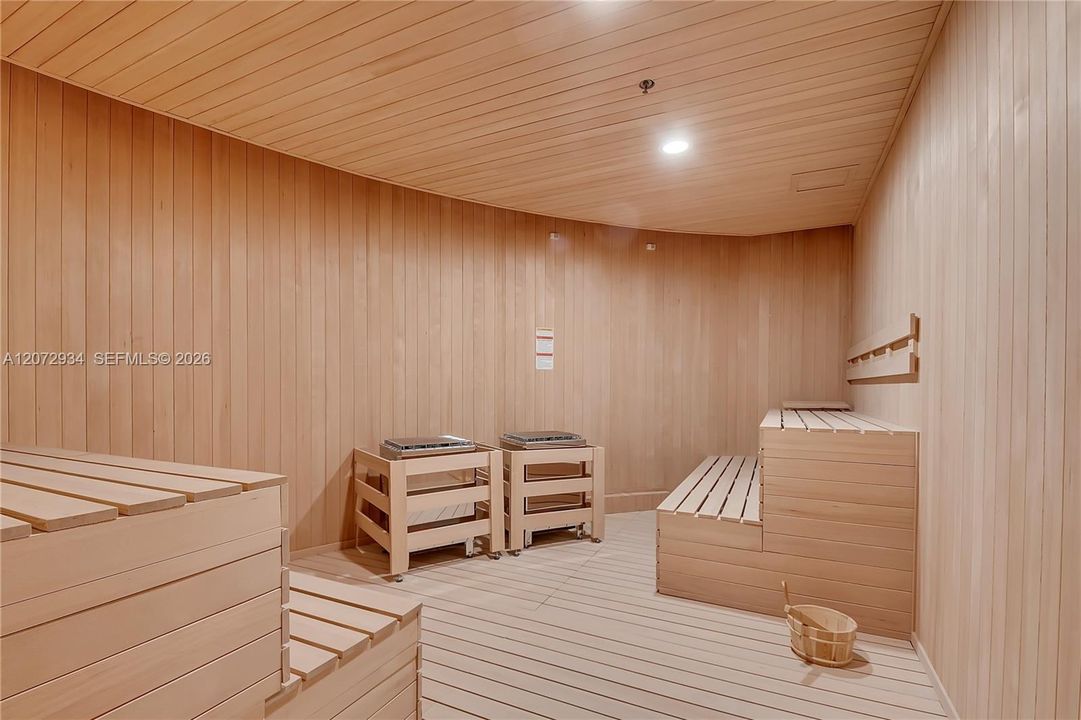 En Renta: $24,500 (3 camas, 3 baños, 2422 Pies cuadrados)
