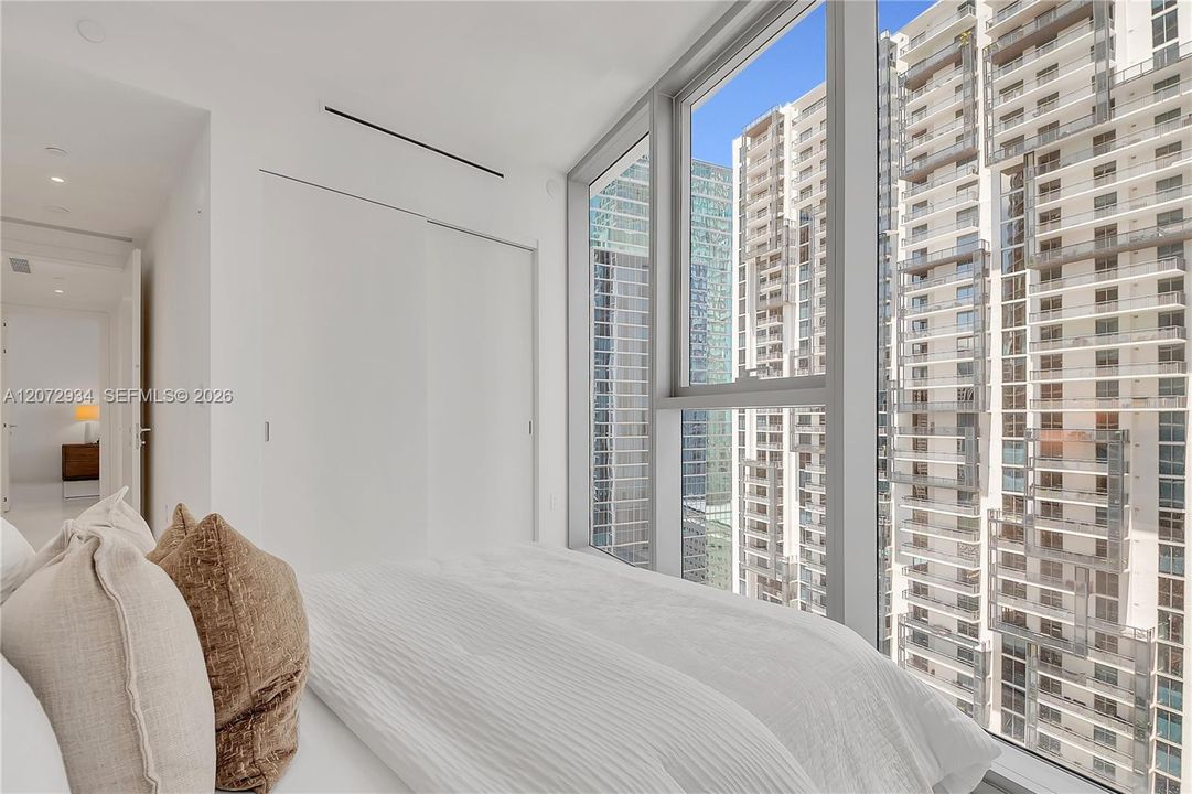 En Renta: $24,500 (3 camas, 3 baños, 2422 Pies cuadrados)