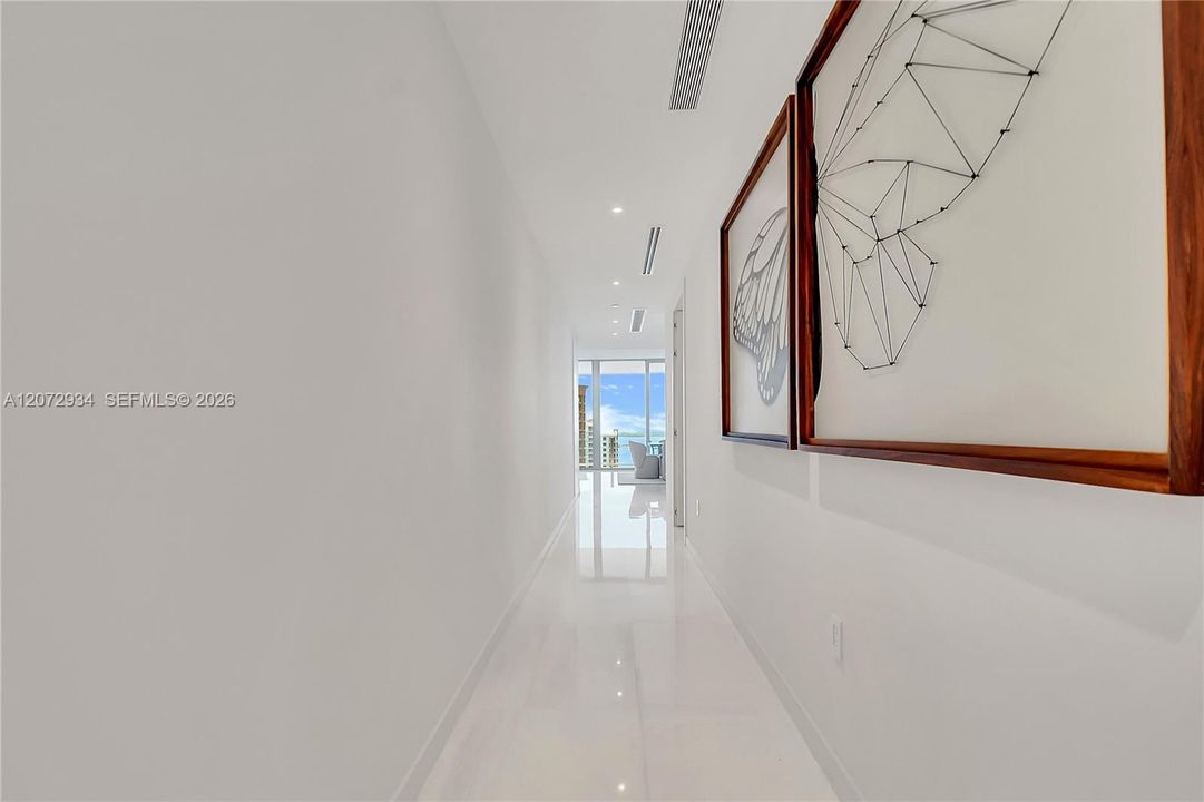 En Renta: $24,500 (3 camas, 3 baños, 2422 Pies cuadrados)