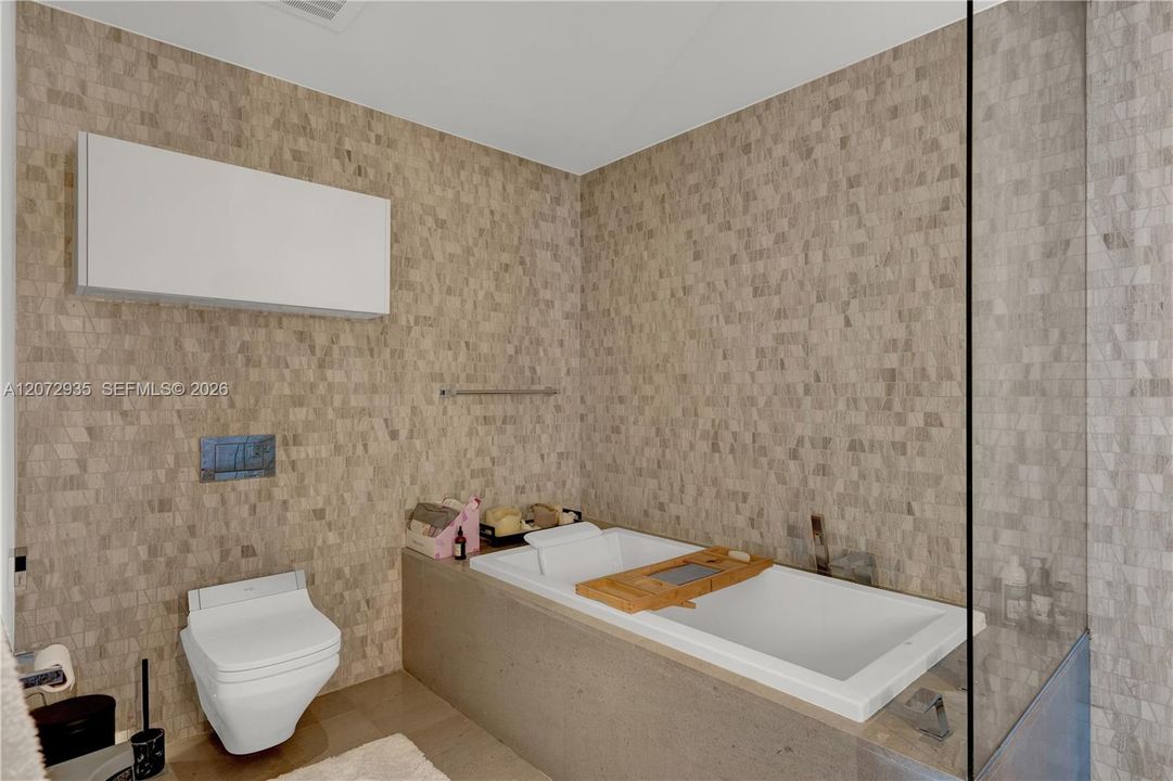 For Rent: $6,150 (2 beds, 2 baths, 1244 Square Feet)