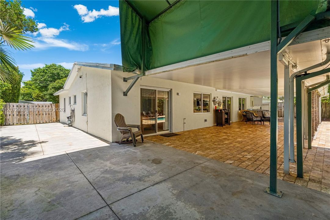 En Venta: $739,000 (3 camas, 2 baños, 1557 Pies cuadrados)