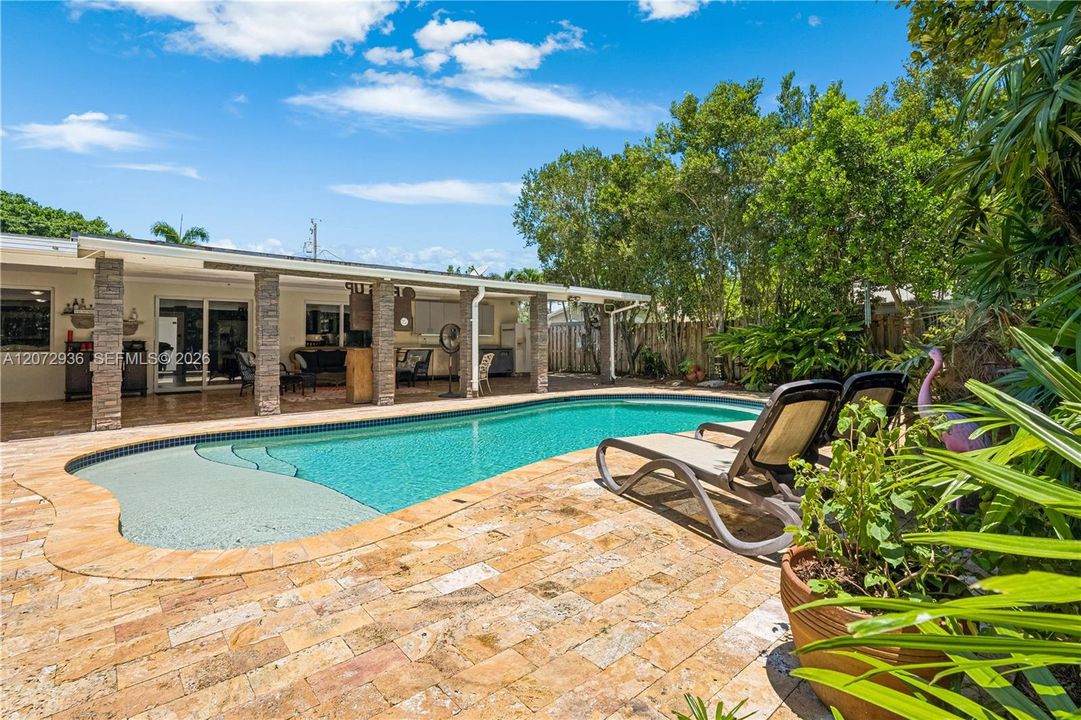 En Venta: $739,000 (3 camas, 2 baños, 1557 Pies cuadrados)
