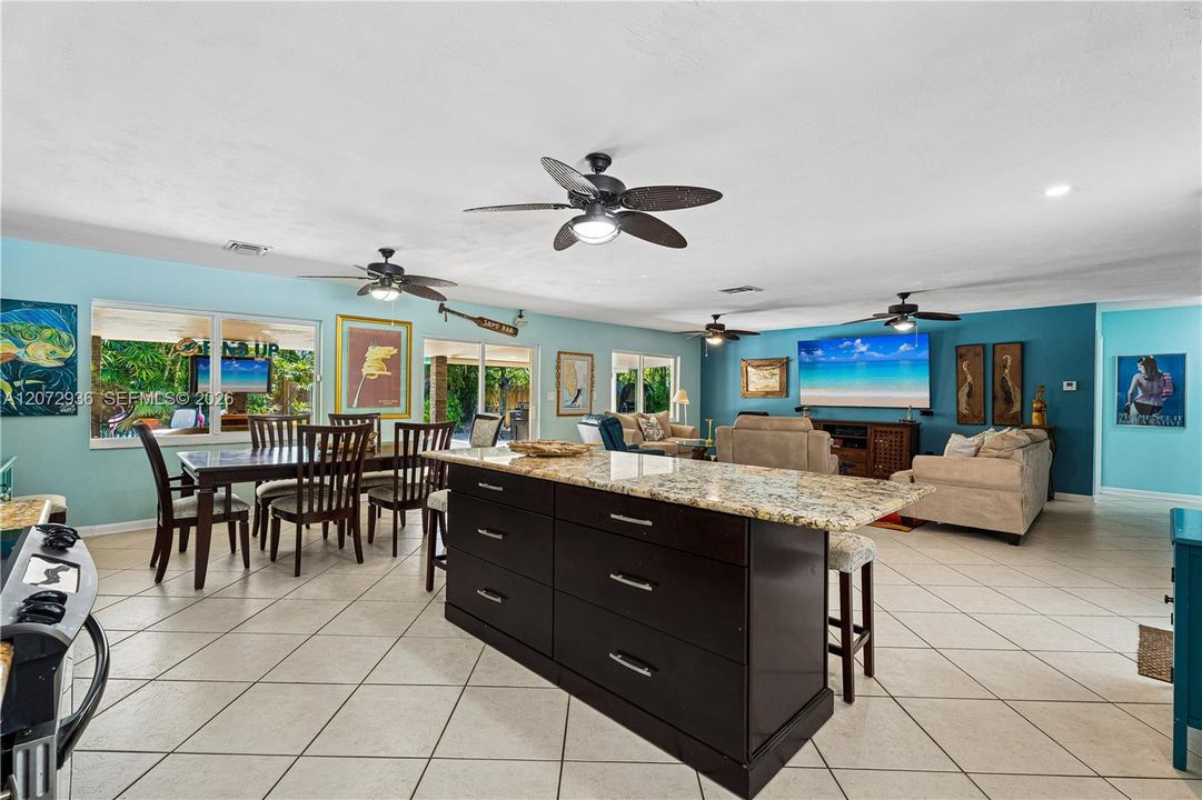 En Venta: $739,000 (3 camas, 2 baños, 1557 Pies cuadrados)