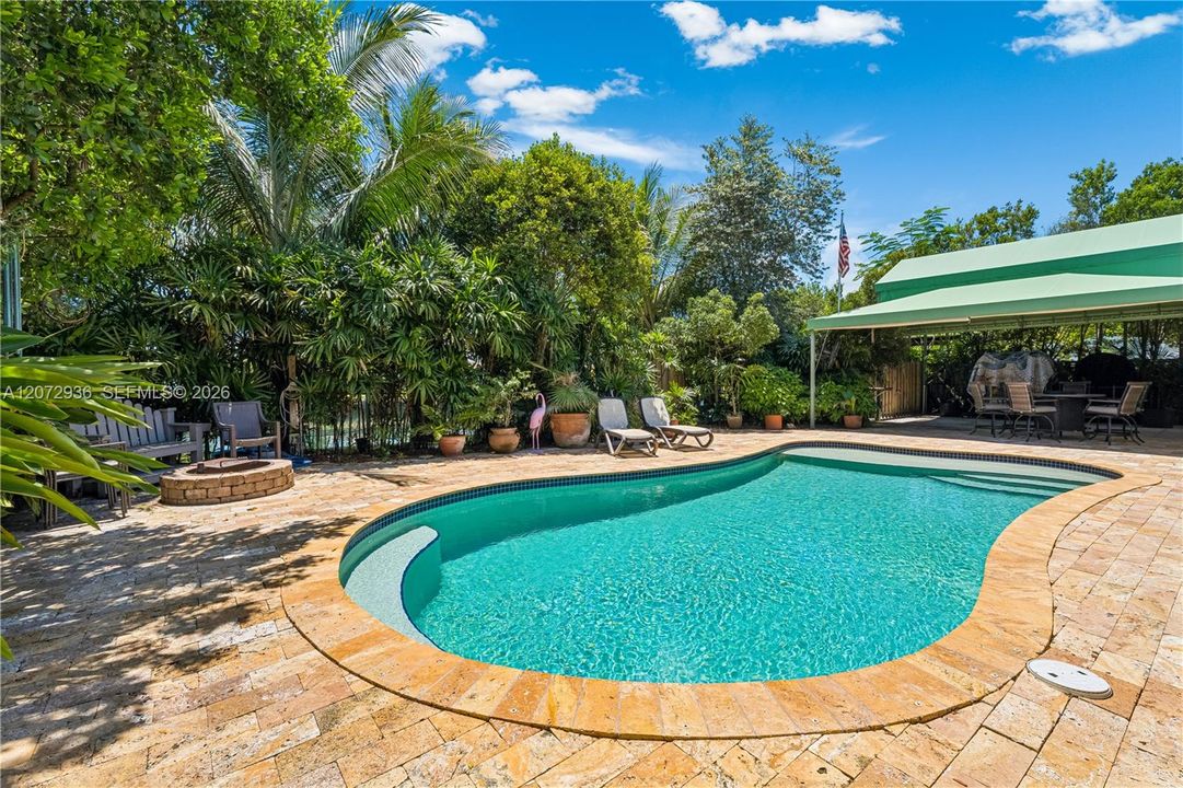 En Venta: $739,000 (3 camas, 2 baños, 1557 Pies cuadrados)