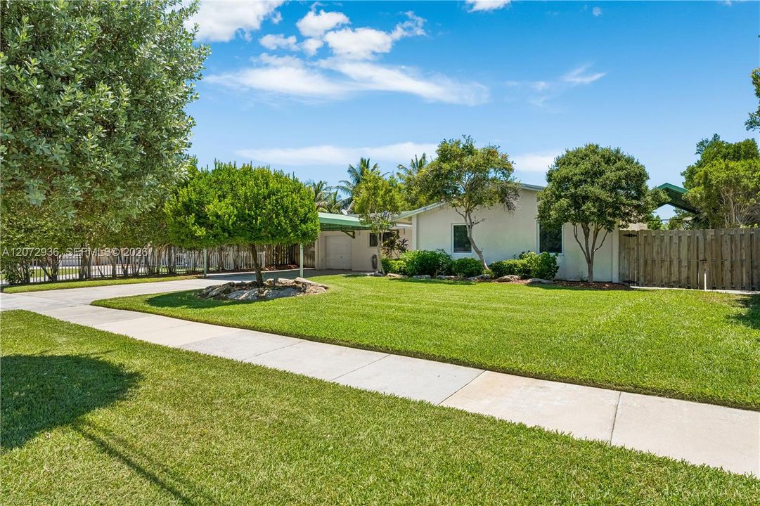 En Venta: $739,000 (3 camas, 2 baños, 1557 Pies cuadrados)