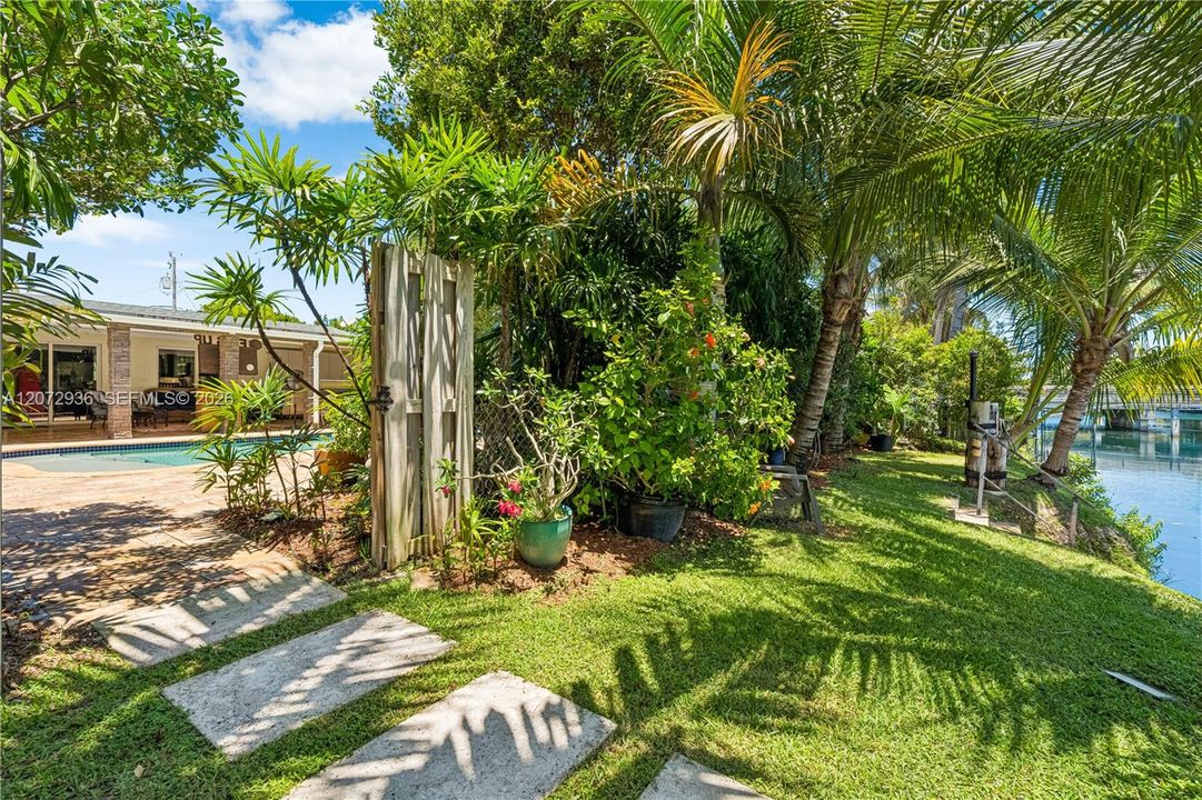 En Venta: $739,000 (3 camas, 2 baños, 1557 Pies cuadrados)