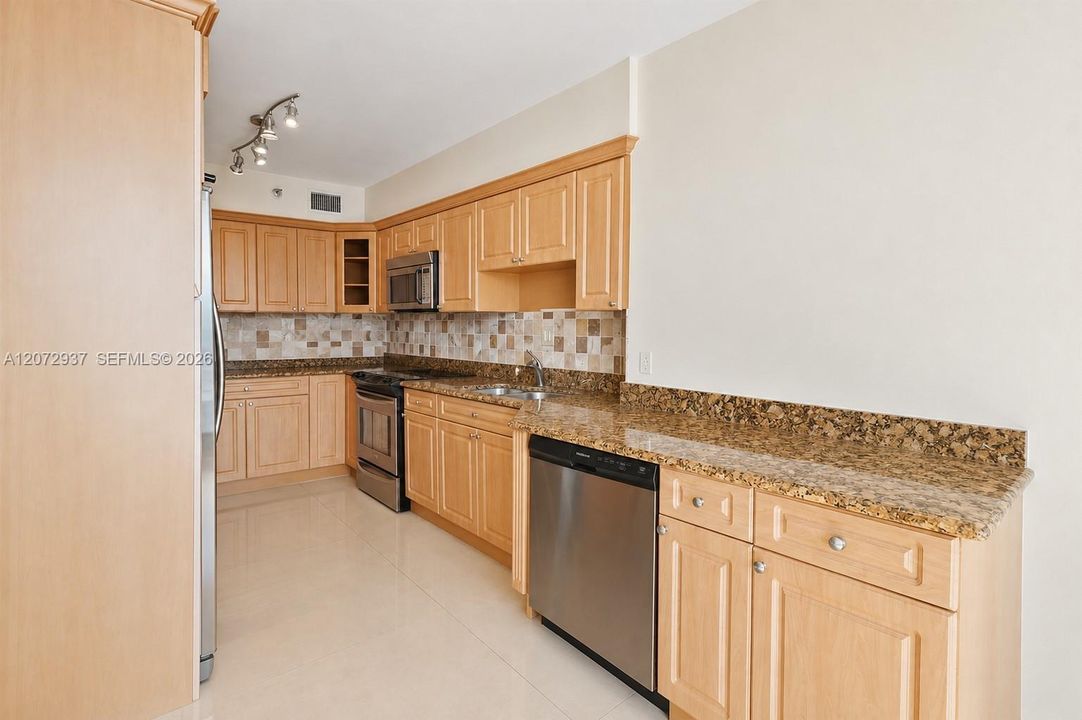 En Venta: $425,000 (2 camas, 2 baños, 1365 Pies cuadrados)