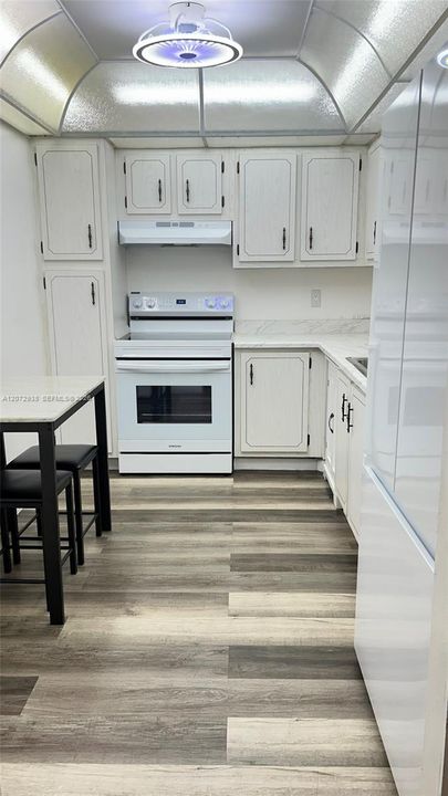 For Sale: $200,000 (2 beds, 2 baths, 1100 Square Feet)
