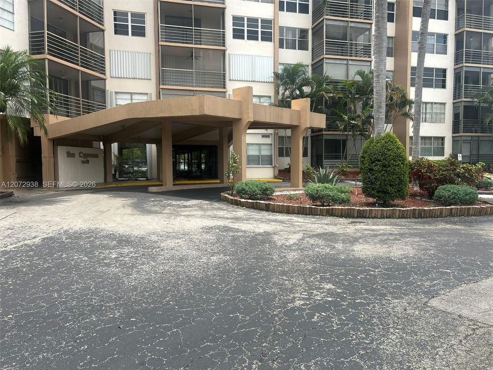 For Sale: $200,000 (2 beds, 2 baths, 1100 Square Feet)