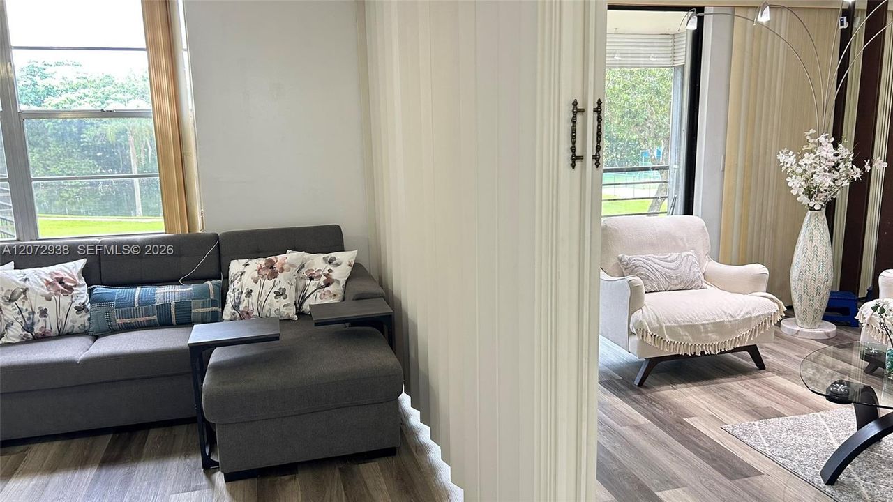 For Sale: $200,000 (2 beds, 2 baths, 1100 Square Feet)