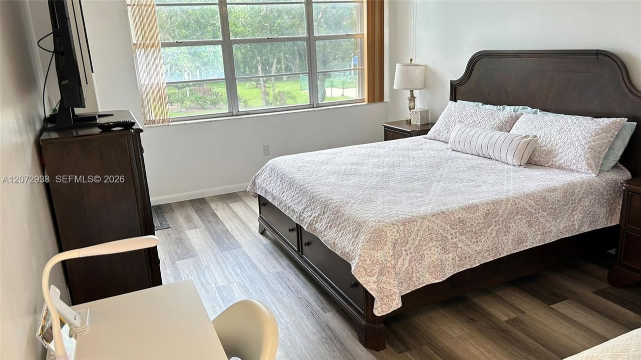 For Sale: $200,000 (2 beds, 2 baths, 1100 Square Feet)
