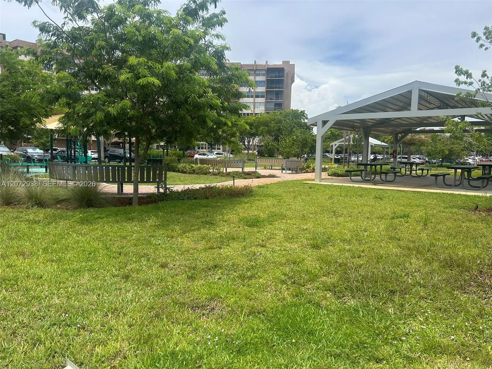 For Sale: $200,000 (2 beds, 2 baths, 1100 Square Feet)