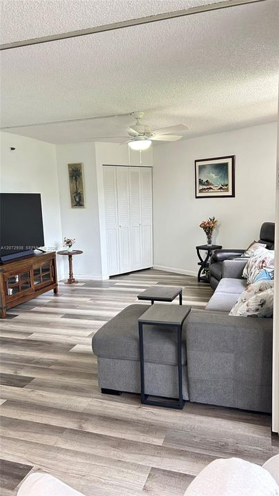 For Sale: $200,000 (2 beds, 2 baths, 1100 Square Feet)