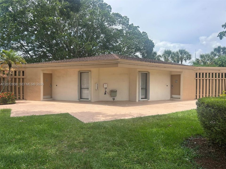 For Sale: $200,000 (2 beds, 2 baths, 1100 Square Feet)