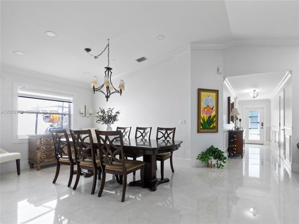 En Venta: $558,200 (3 camas, 2 baños, 1708 Pies cuadrados)