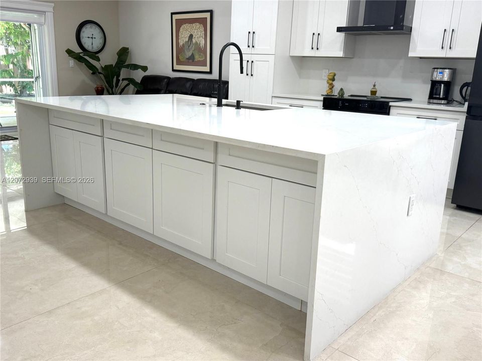En Venta: $558,200 (3 camas, 2 baños, 1708 Pies cuadrados)