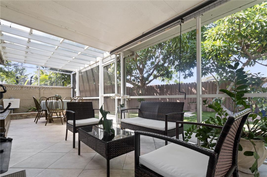 En Venta: $558,200 (3 camas, 2 baños, 1708 Pies cuadrados)