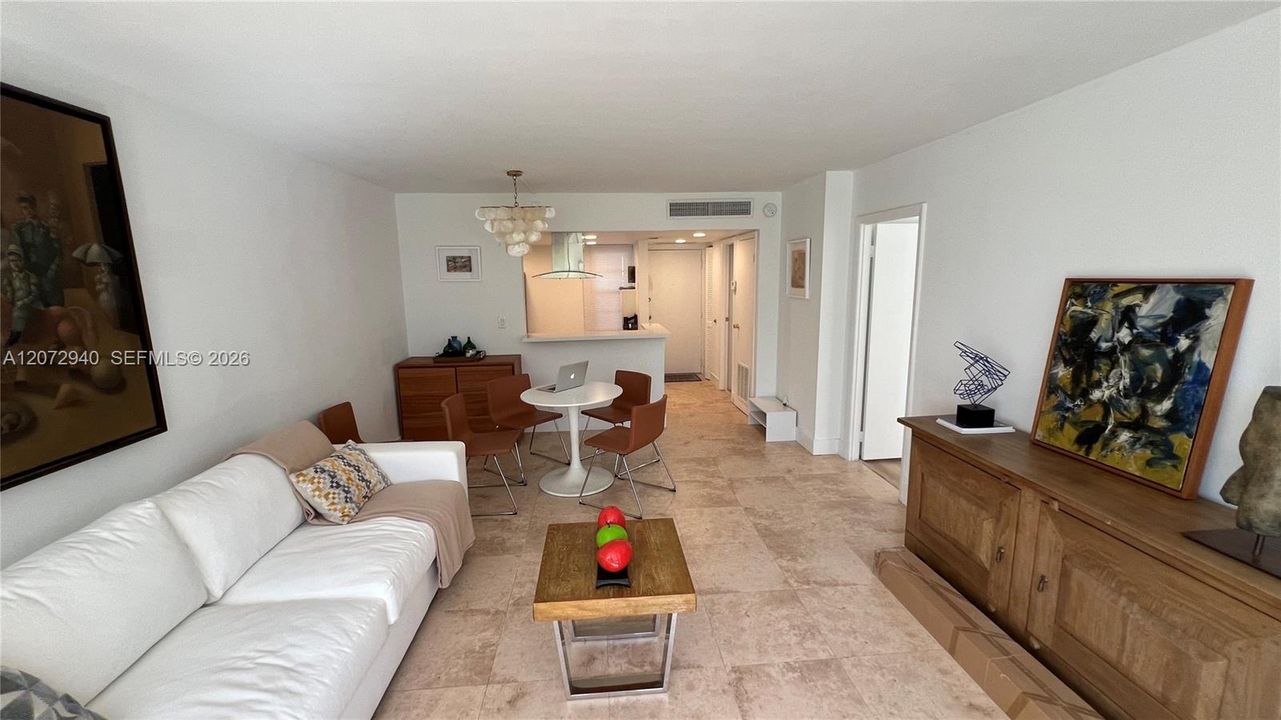For Rent: $2,100 (1 beds, 1 baths, 741 Square Feet)