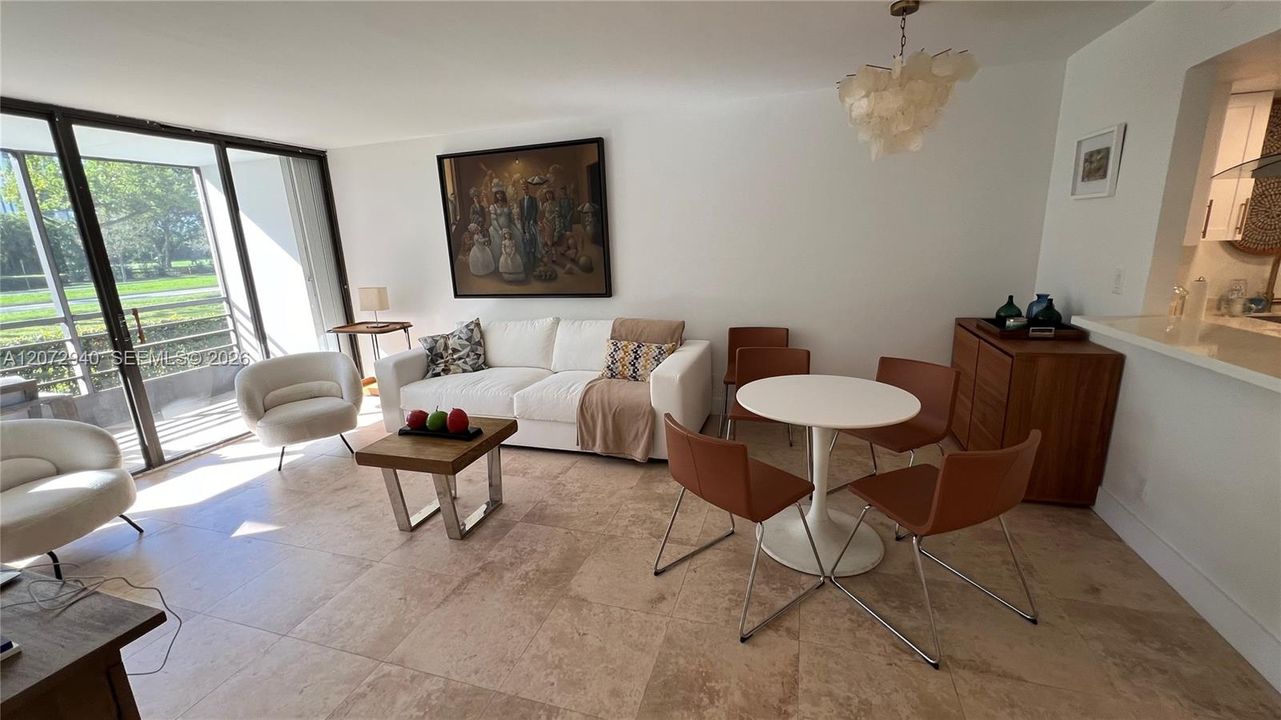 For Rent: $2,100 (1 beds, 1 baths, 741 Square Feet)