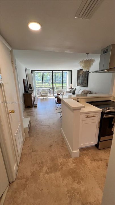 For Rent: $2,100 (1 beds, 1 baths, 741 Square Feet)