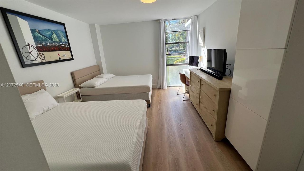 For Rent: $2,100 (1 beds, 1 baths, 741 Square Feet)