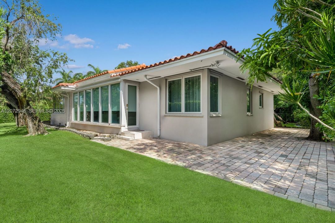 For Sale: $2,900,000 (3 beds, 3 baths, 2151 Square Feet)