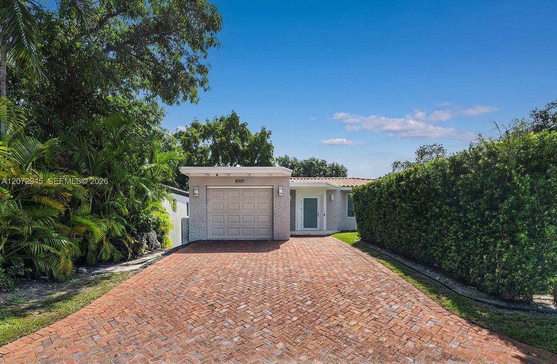 For Sale: $2,900,000 (3 beds, 3 baths, 2151 Square Feet)