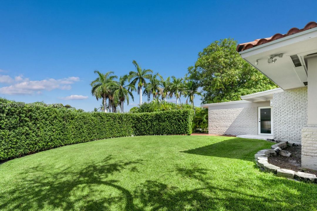 For Sale: $2,900,000 (3 beds, 3 baths, 2151 Square Feet)